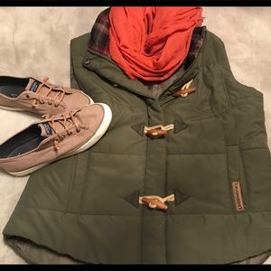 🍁🌻Cute Olive toggle puffer vest- women’s xl